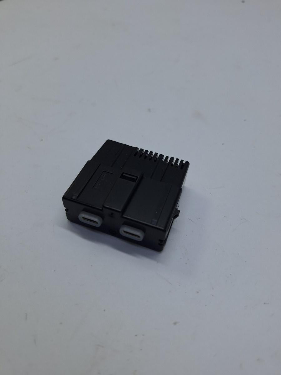 Conector priza USB SKODA KAMIQ [ 2018 -> ] 1.5 TSI ACT EVO DPCA 3G5035954A