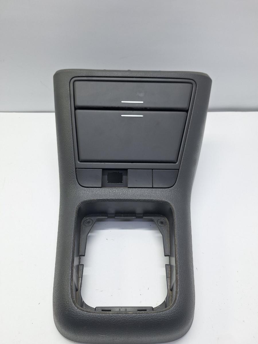 Consola centrala VOLKSWAGEN GOLF PLUS 5M1, 521 2004 - 2013 1.9 TDI BKC, BLS, BXE 5M1863487A