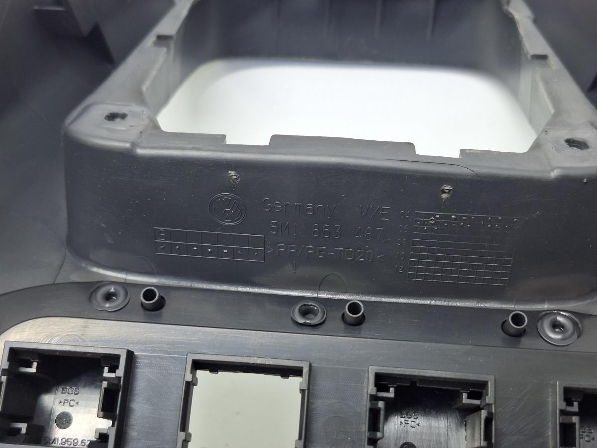 Consola centrala VOLKSWAGEN GOLF PLUS 5M1, 521 2004 - 2013 1.9 TDI BKC, BLS, BXE 5M1863487A