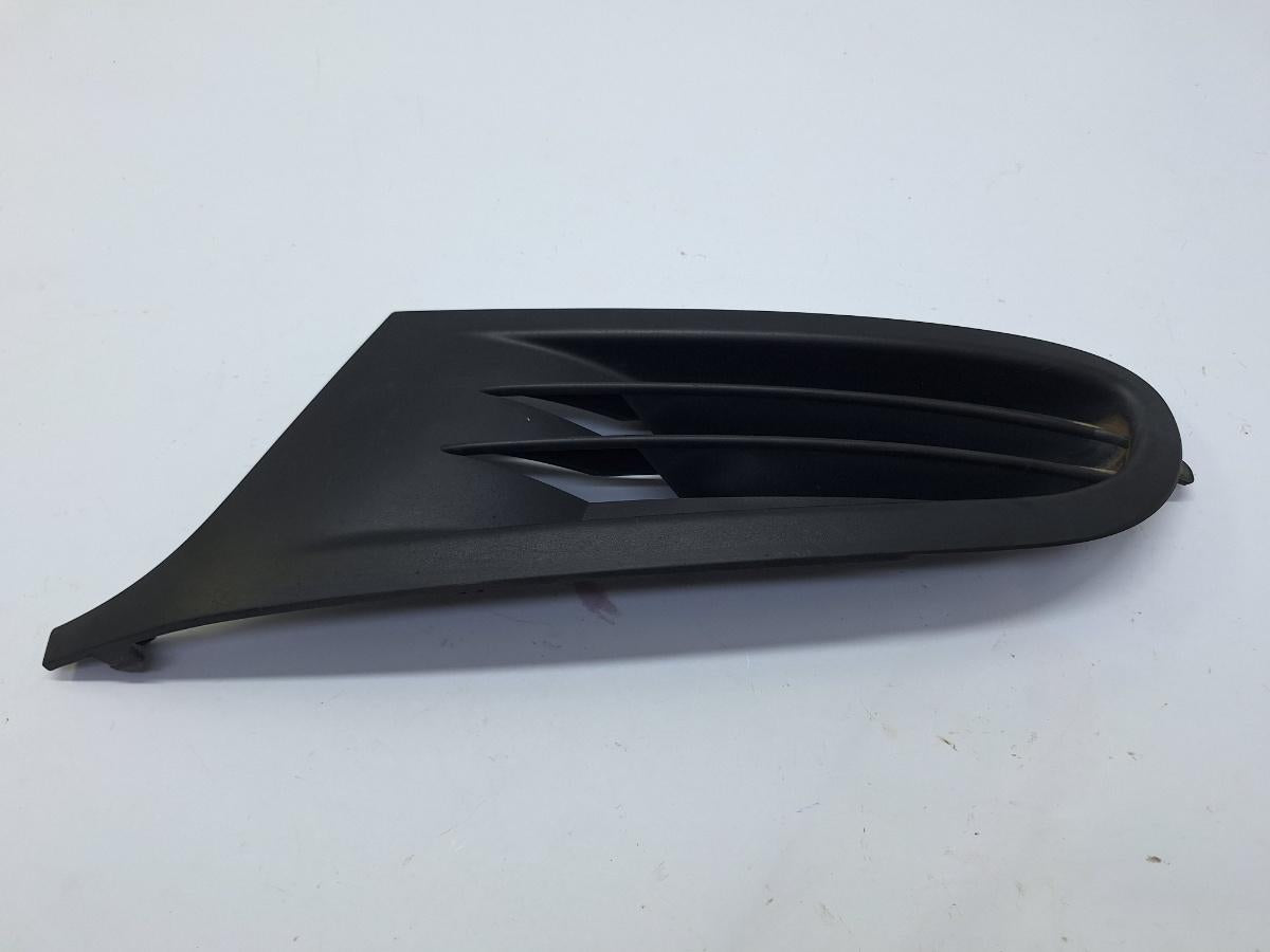 Grila/ornament lampa ceata fata stanga VOLKSWAGEN GOLF VI 5K1 2008 - 2013 2.0 TDI CBDC, CLCA 5K0853665A