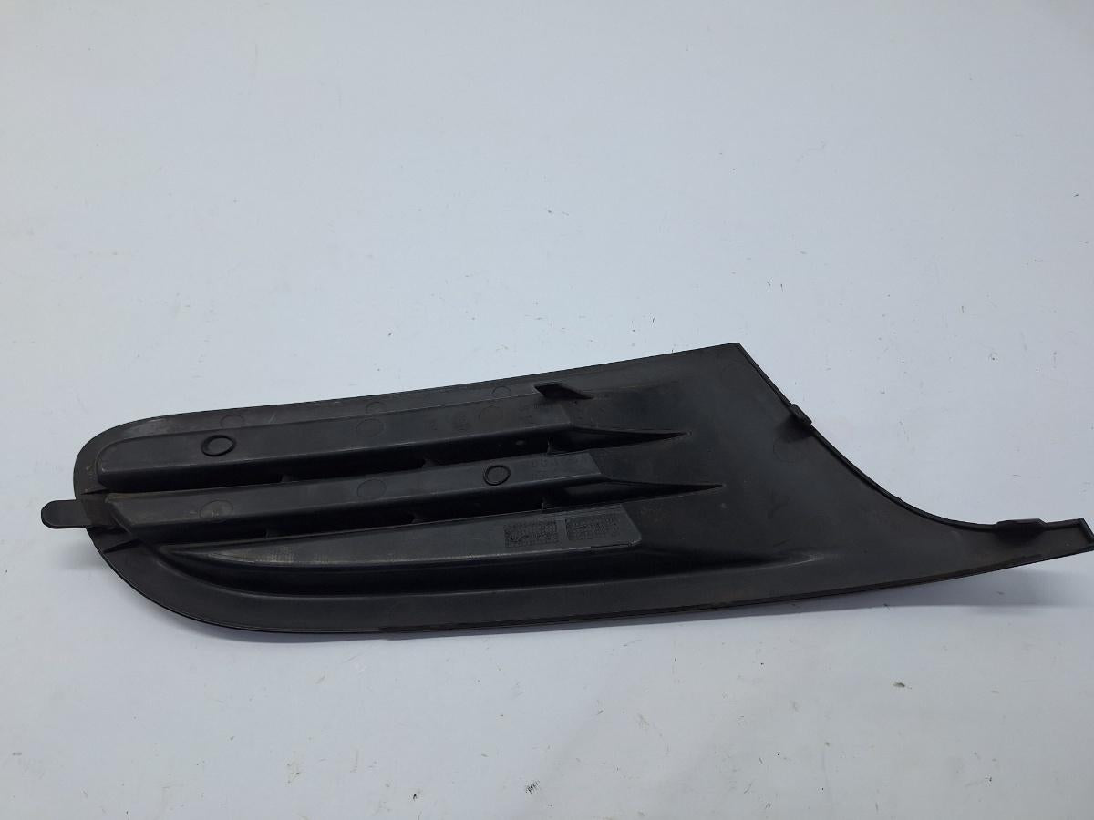 Grila/ornament lampa ceata fata stanga VOLKSWAGEN GOLF VI 5K1 2008 - 2013 2.0 TDI CBDC, CLCA 5K0853665A