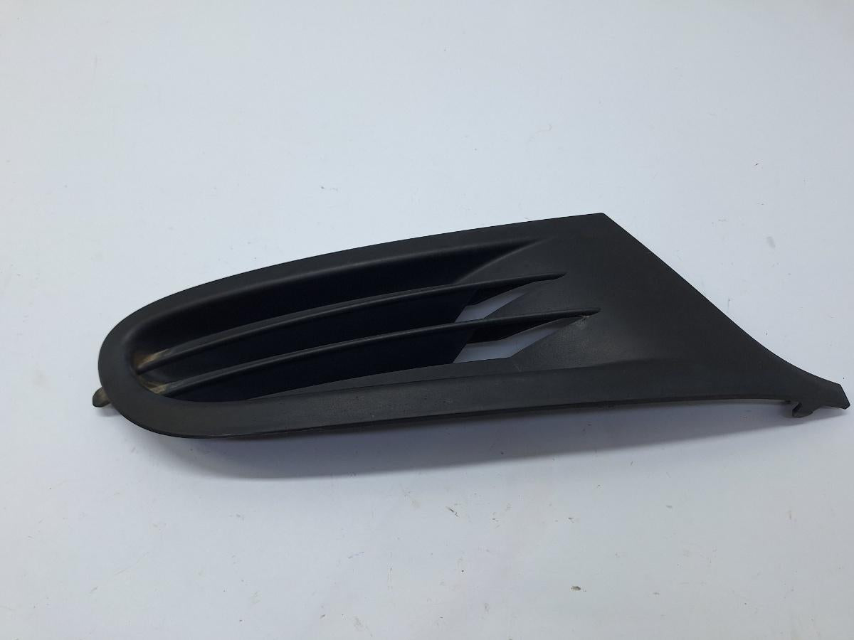 Grila/ornament lampa ceata fata dreapta fata VOLKSWAGEN GOLF VI 5K1 2008 - 2013 2.0 TDI CBDC, CLCA 5K0853666A