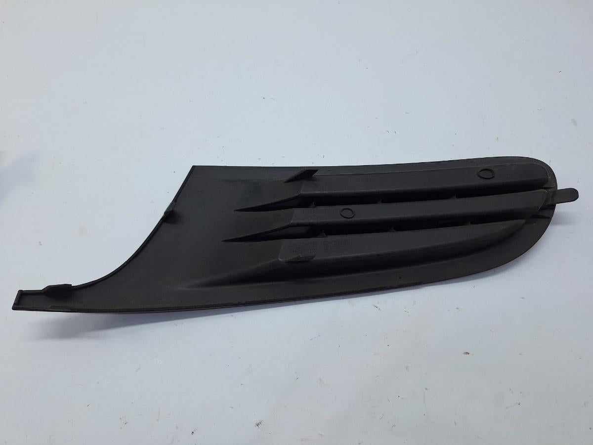 Grila/ornament lampa ceata fata dreapta fata VOLKSWAGEN GOLF VI 5K1 2008 - 2013 2.0 TDI CBDC, CLCA 5K0853666A