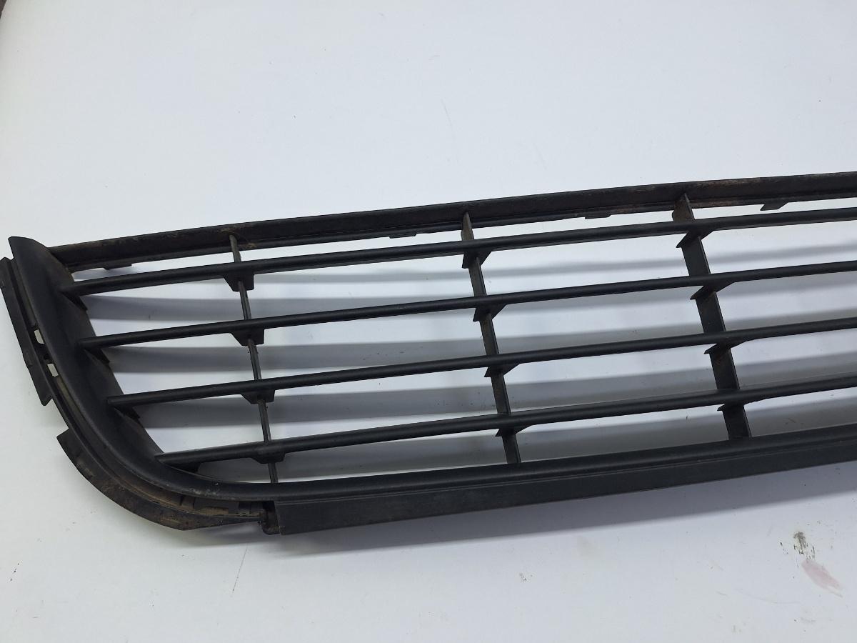 Grila inferioara bara de protectie fata VOLKSWAGEN GOLF VI 5K1 2008 - 2013 2.0 TDI CBDC, CLCA 5K0853677A