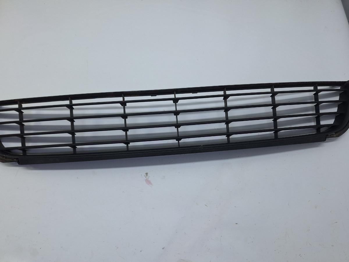 Grila inferioara bara de protectie fata VOLKSWAGEN GOLF VI 5K1 2008 - 2013 2.0 TDI CBDC, CLCA 5K0853677A