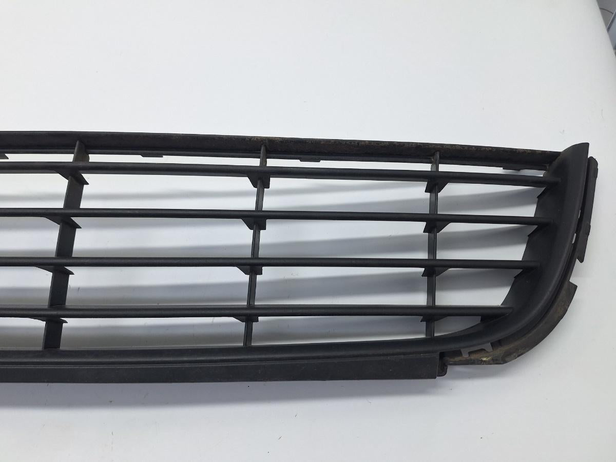 Grila inferioara bara de protectie fata VOLKSWAGEN GOLF VI 5K1 2008 - 2013 2.0 TDI CBDC, CLCA 5K0853677A