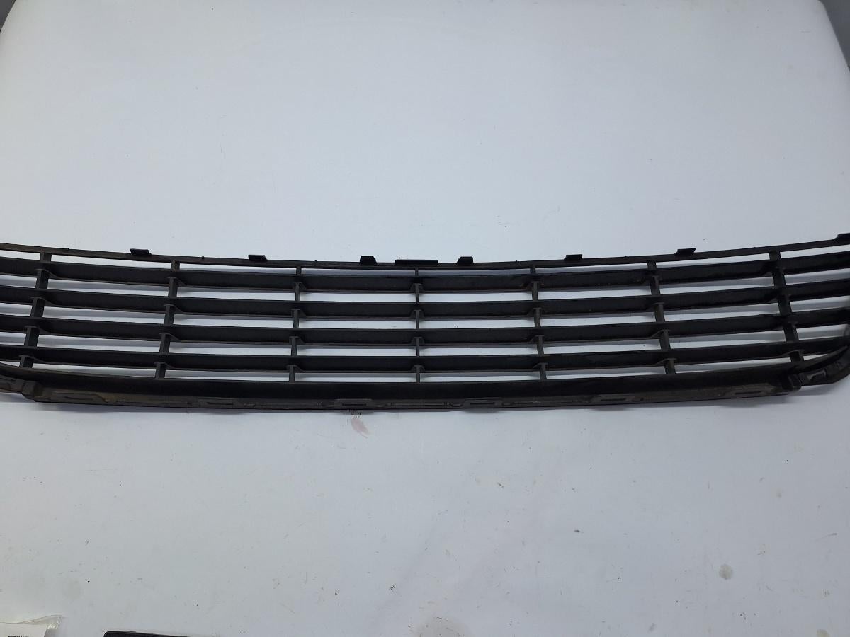 Grila inferioara bara de protectie fata VOLKSWAGEN GOLF VI 5K1 2008 - 2013 2.0 TDI CBDC, CLCA 5K0853677A