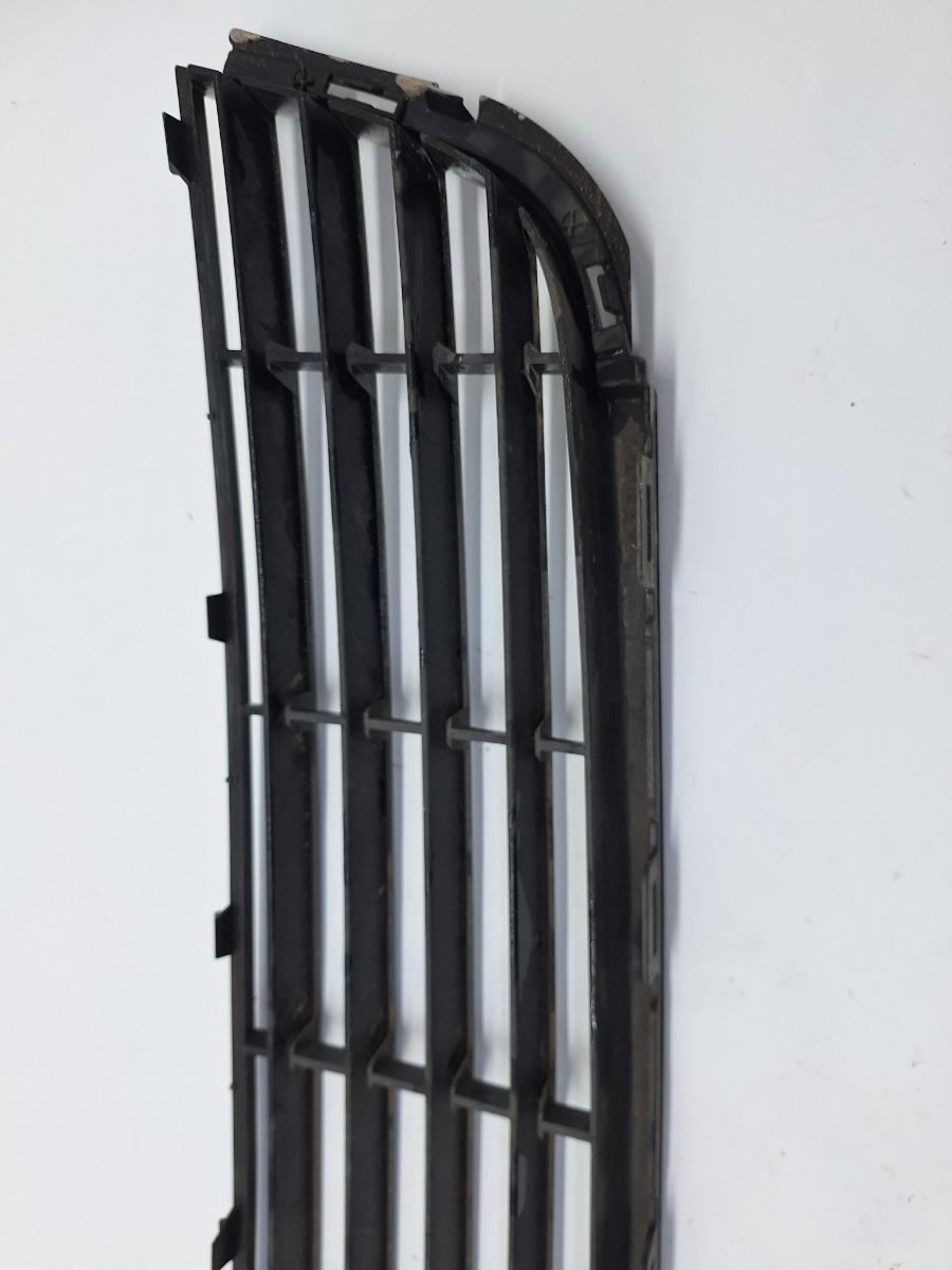 Grila inferioara bara de protectie fata VOLKSWAGEN GOLF VI 5K1 2008 - 2013 2.0 TDI CBDC, CLCA 5K0853677A