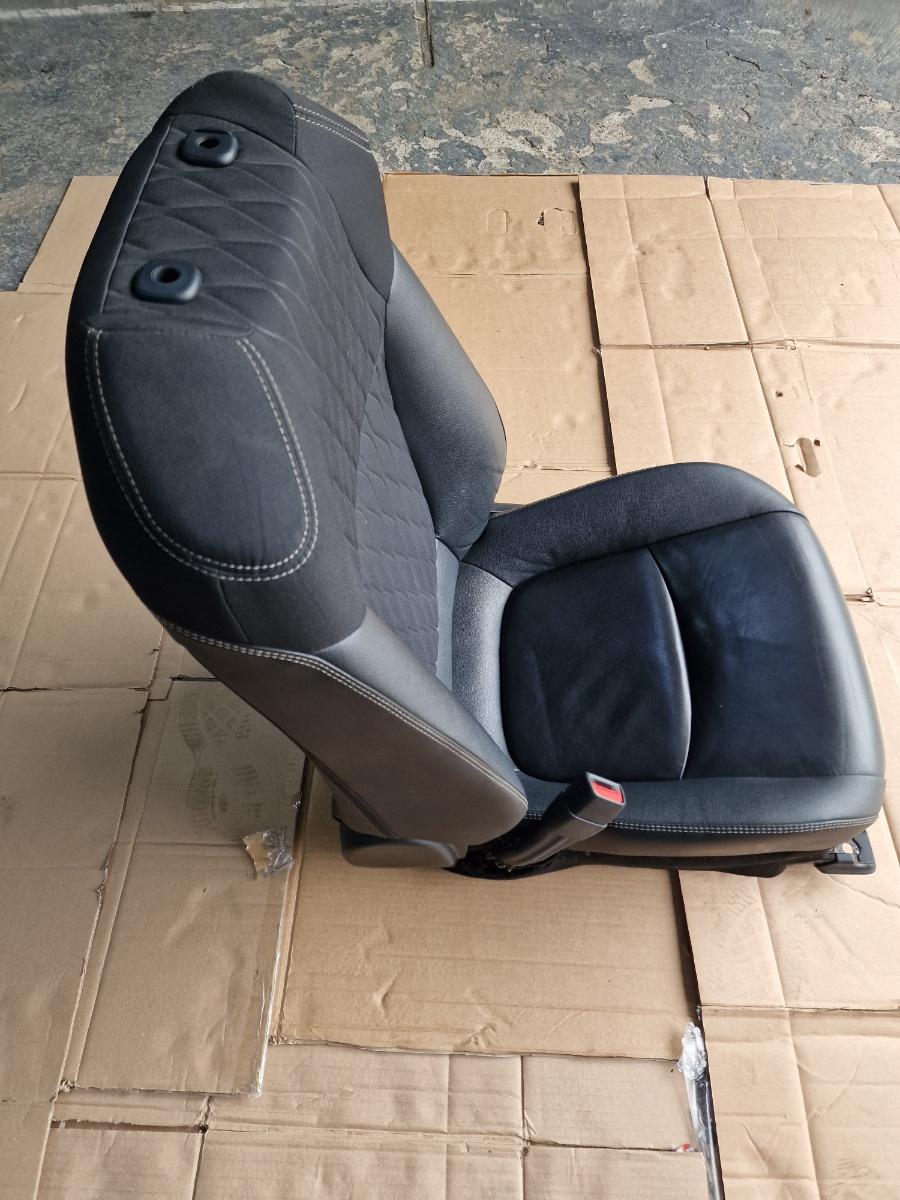 Scaun fata, sofer stanga TOYOTA COROLLA _E21_ 2018 -> 1.8 Hybrid 2ZR-FXE 710740ZY11C3