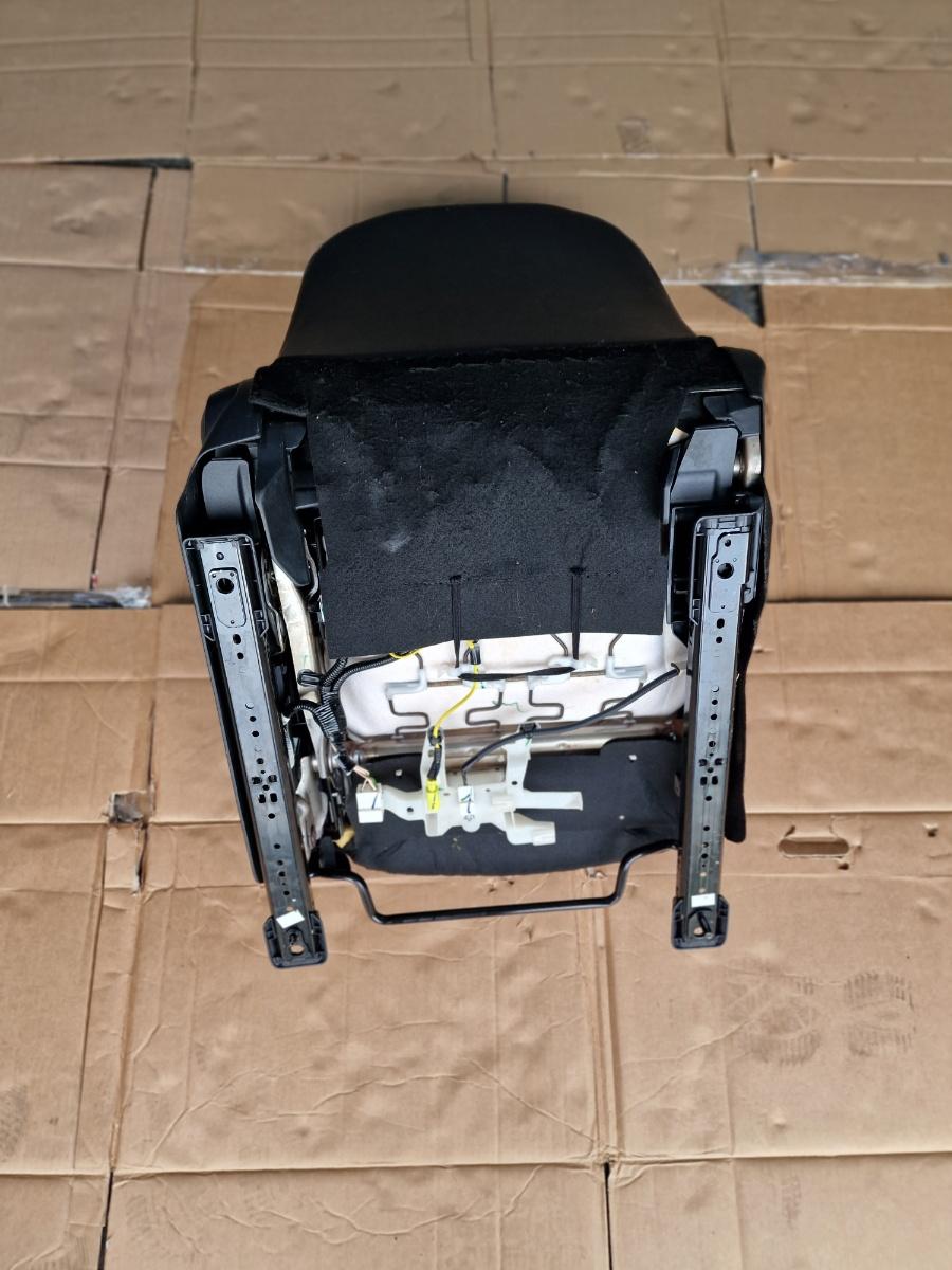Scaun fata, sofer stanga TOYOTA COROLLA _E21_ 2018 -> 1.8 Hybrid 2ZR-FXE 710740ZY11C3