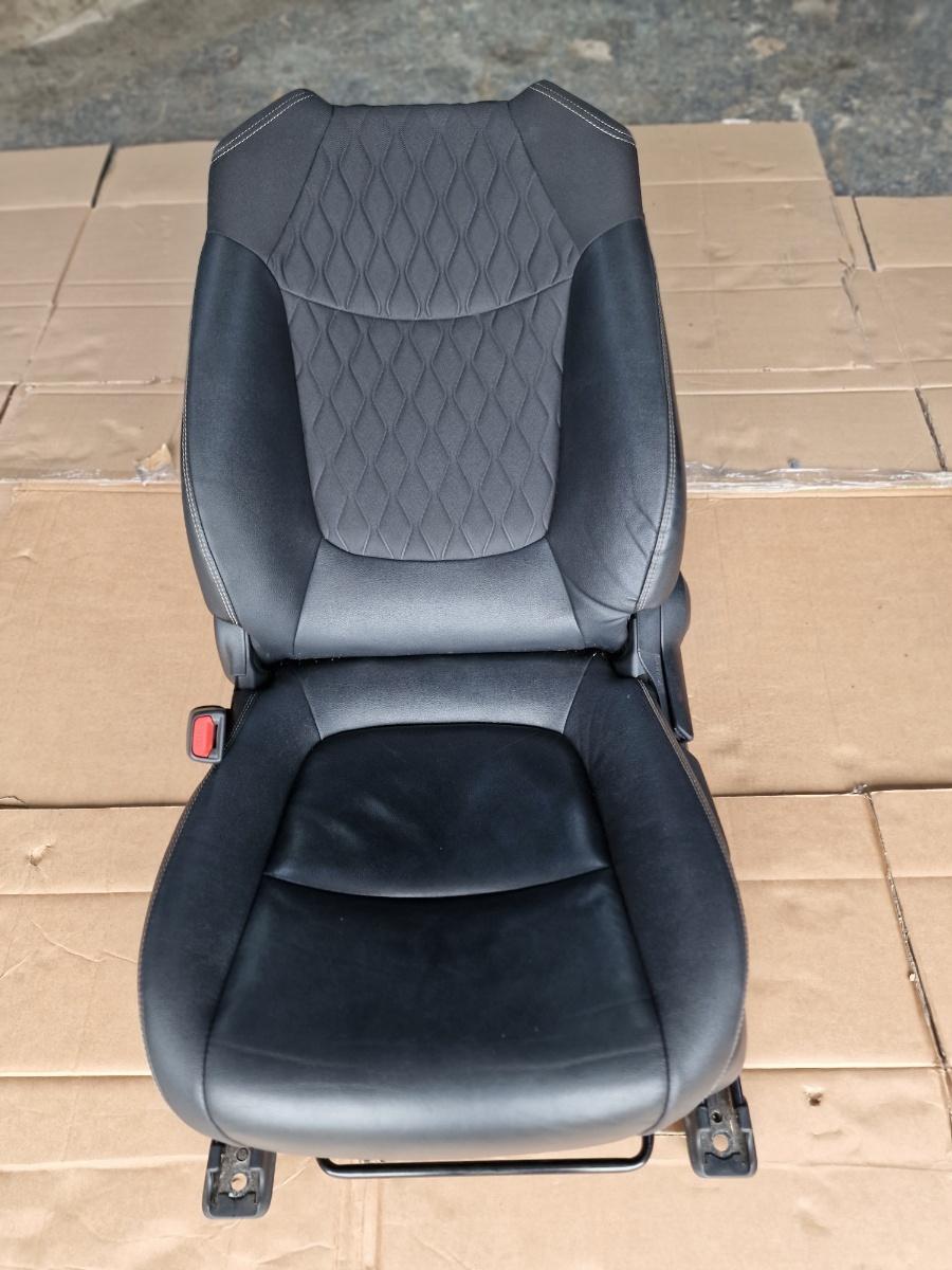 Scaun fata, sofer stanga TOYOTA COROLLA _E21_ 2018 -> 1.8 Hybrid 2ZR-FXE 710740ZY11C3