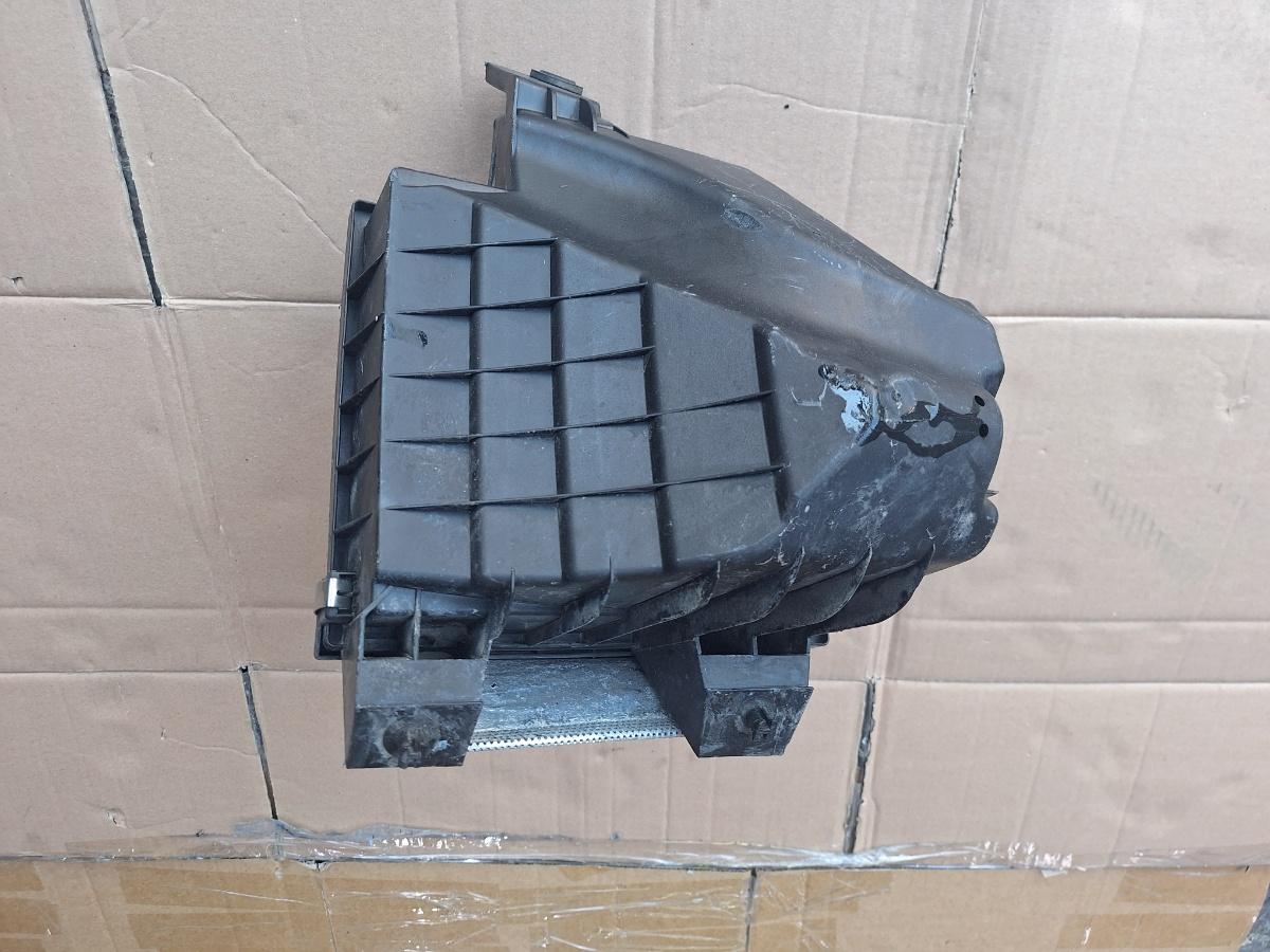 Carcasa filtru de aer VOLKSWAGEN PASSAT Variant 3B6 2000 - 2005 1.9 TDI AVF, AWX 3B0129607Q