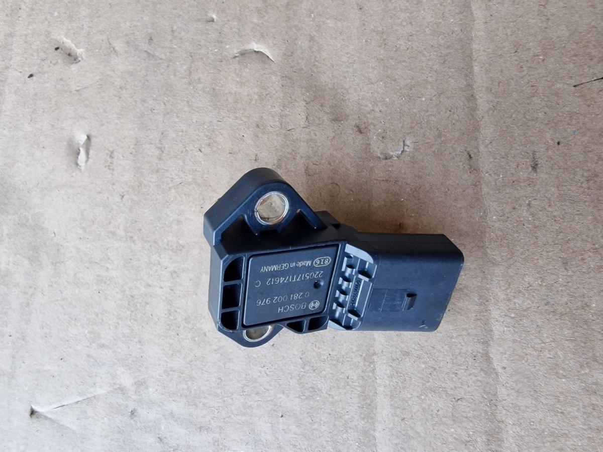 Senzor de presiune aer VOLKSWAGEN PASSAT Variant 3B6 2000 - 2005 1.9 TDI AVF, AWX BOSCH 0281002976 038906051C
