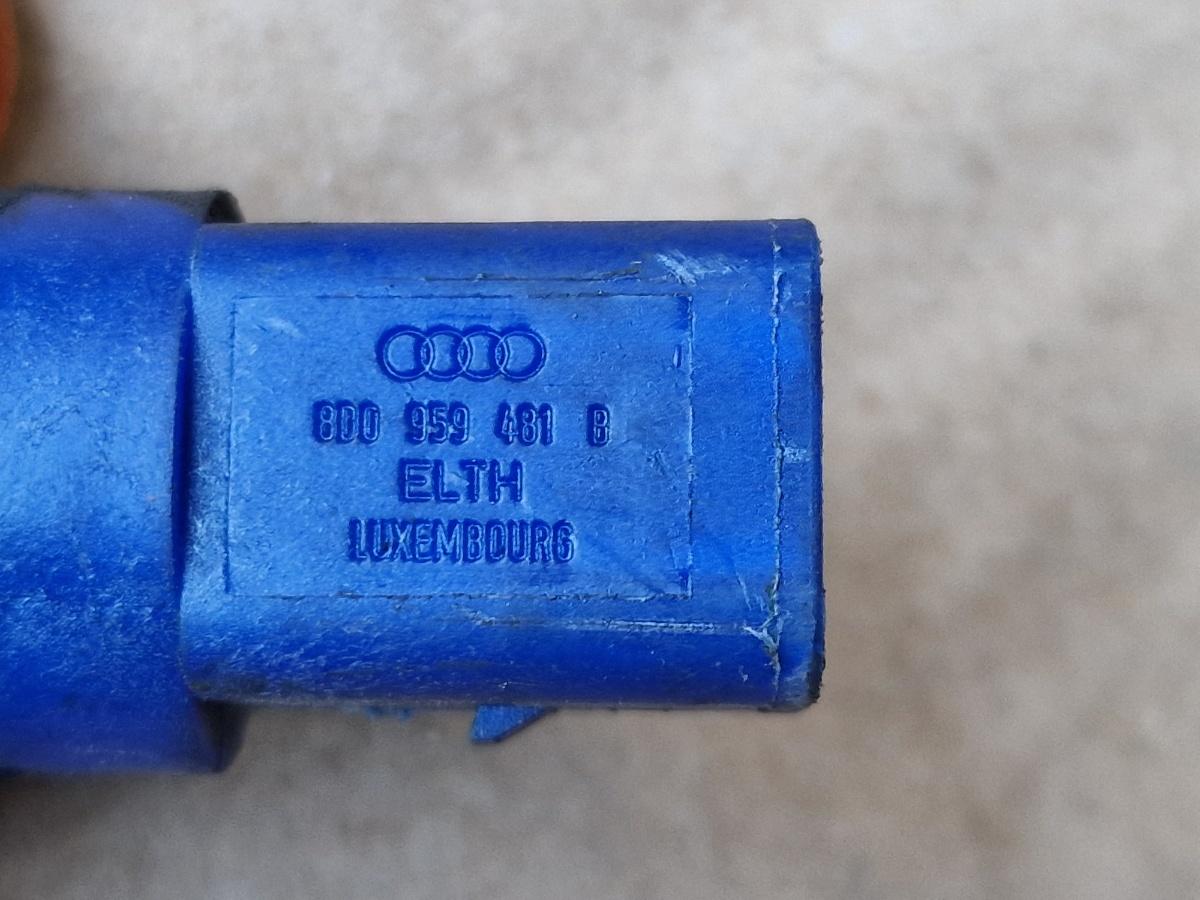 Senzor de temperatura lichid de racire VOLKSWAGEN PASSAT Variant 3B6 2000 - 2005 1.9 TDI AVF, AWX 8D0959481B