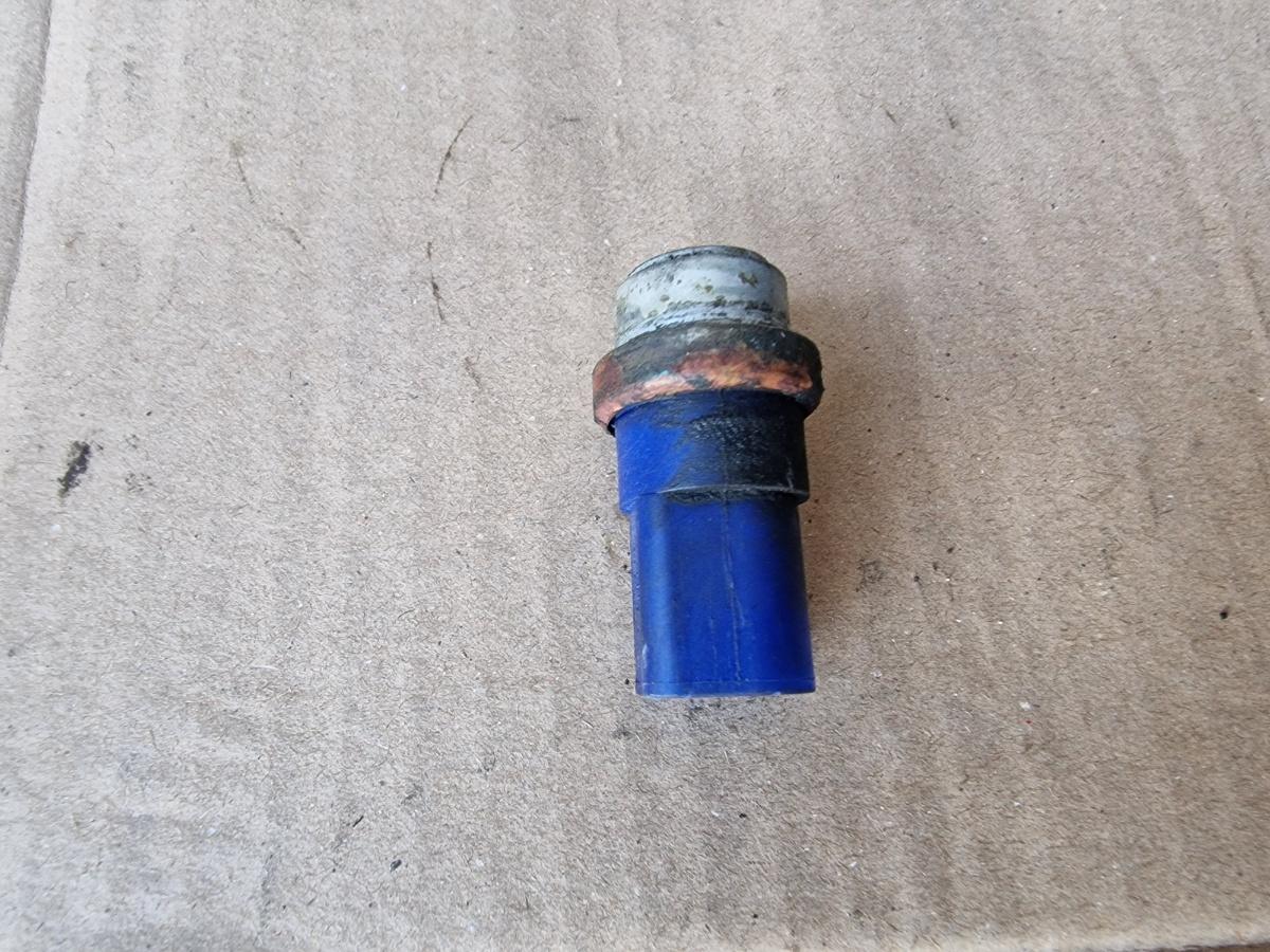 Senzor de temperatura lichid de racire VOLKSWAGEN PASSAT Variant 3B6 2000 - 2005 1.9 TDI AVF, AWX 8D0959481B