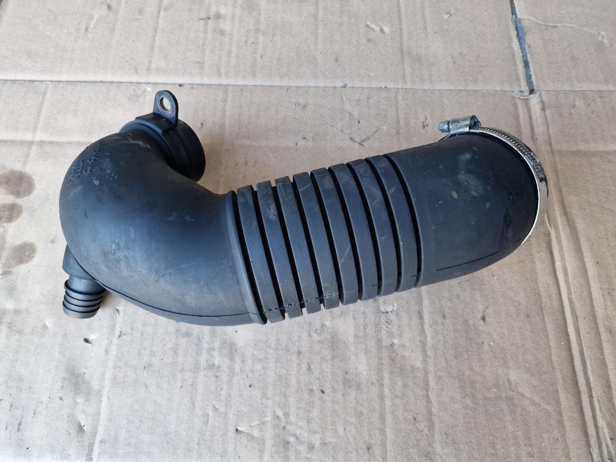 Furtun admisie aer VOLKSWAGEN PASSAT Variant 3B6 2000 - 2005 1.9 TDI AVF, AWX 8D0129615K