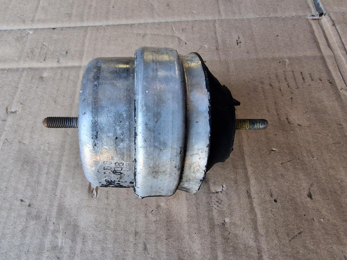 Suport tampon motor VOLKSWAGEN PASSAT Variant 3B6 2000 - 2005 1.9 TDI AVF, AWX 8D0153379AE