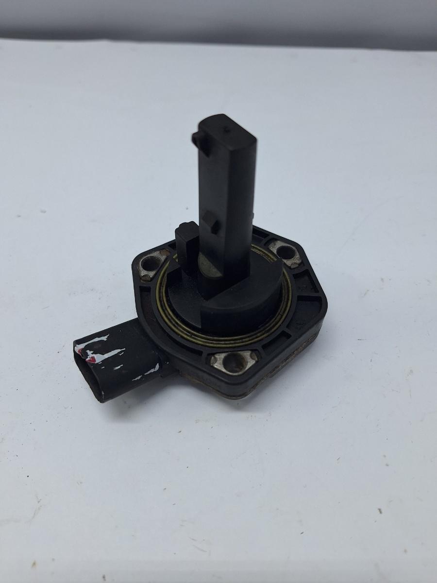 Senzor nivel ulei VOLKSWAGEN GOLF V 1K1 2003 - 2009 1.9 TDI BKC, BLS, BXE HELLA 6PR00807902 1J0907660B