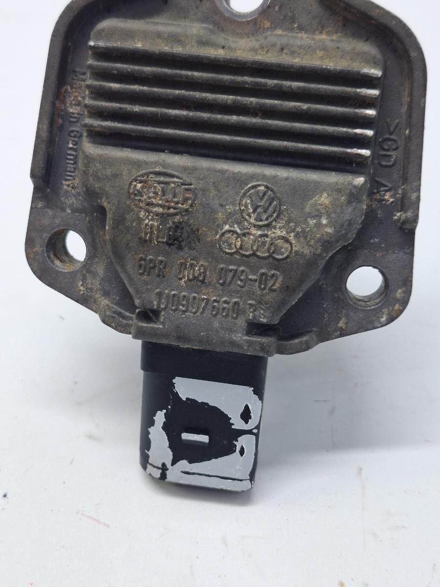 Senzor nivel ulei VOLKSWAGEN GOLF V 1K1 2003 - 2009 1.9 TDI BKC, BLS, BXE HELLA 6PR00807902 1J0907660B