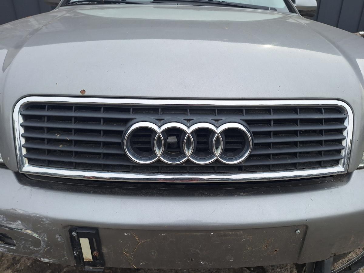 Grila capota AUDI A4 II 8E2, B6 2000 - 2005 1.9 TDI AVB 8E0853651F