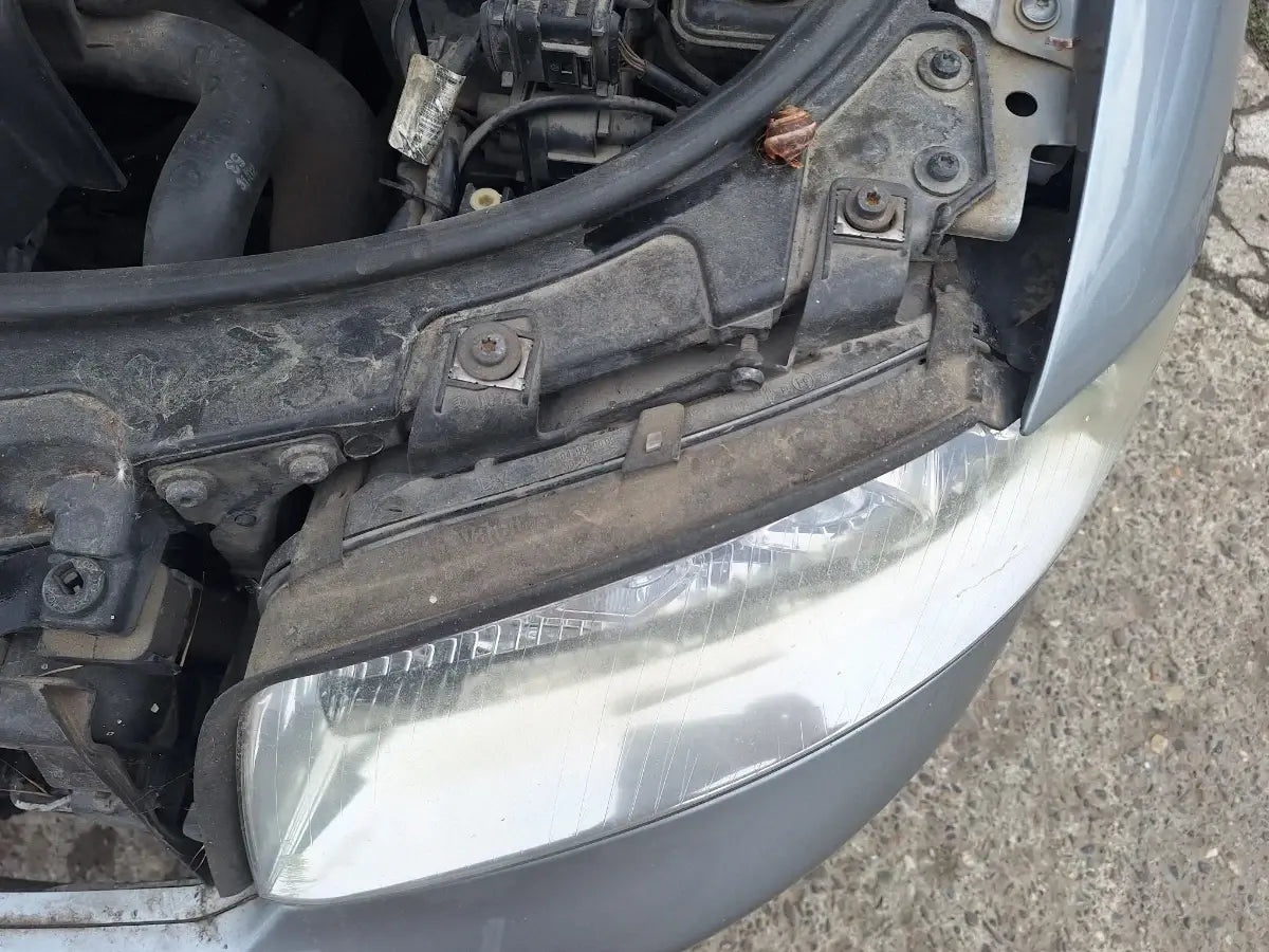 Far halogen stanga AUDI A4 II 8E2, B6 2000 - 2005 1.9 TDI AVB 8E0941029C