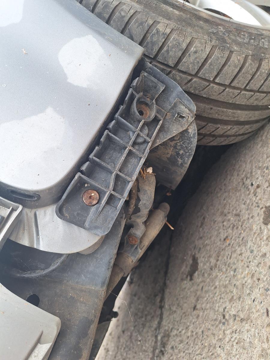 Suport de sustinere colt bara de protectie stanga fata AUDI A4 II 8E2, B6 2000 - 2005 1.9 TDI AVB 8E0807227