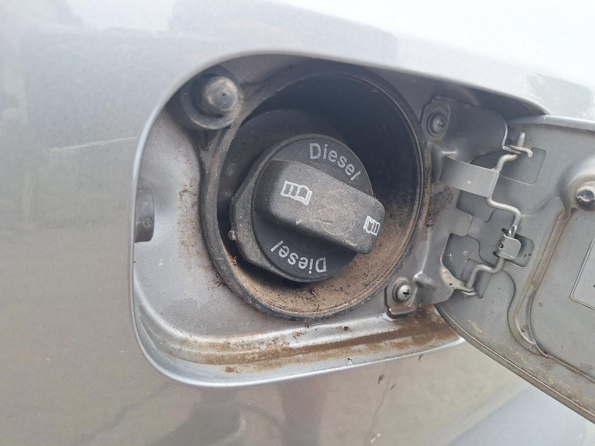 Capac rezervor combustibil AUDI A4 II 8E2, B6 2000 - 2005 1.9 TDI AVB 8E0201550F