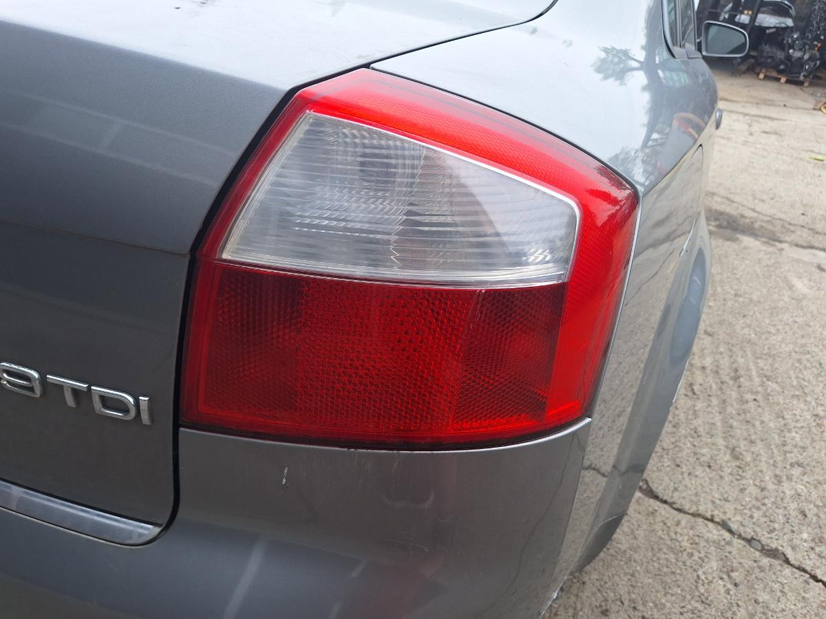 Lampa spate / Stop dreapta AUDI A4 II 8E2, B6 2000 - 2005 1.9 TDI AVB 8E5945218