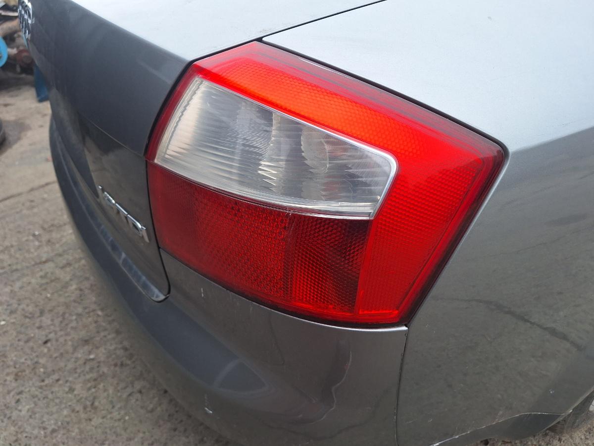 Lampa spate / Stop dreapta AUDI A4 II 8E2, B6 2000 - 2005 1.9 TDI AVB 8E5945218