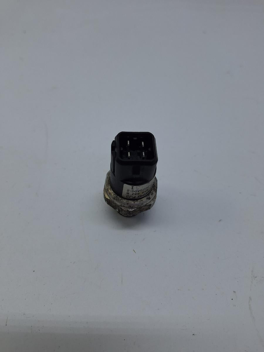Senzor de presiune aer conditionat (AC) VOLKSWAGEN PASSAT Variant 3B6 2000 - 2005 1.9 TDI AVF, AWX 8D0959482B