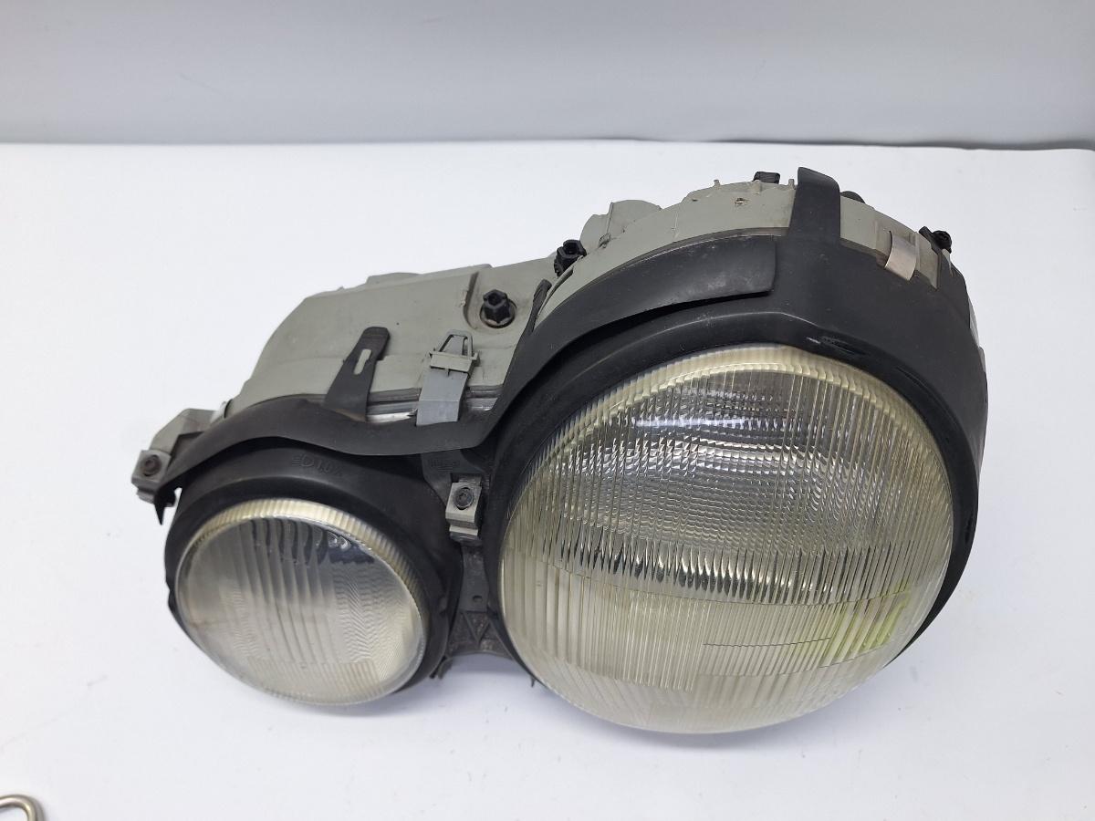 Far stanga MERCEDES-BENZ E-CLASS II W210 1995 - 2003 2.2 E 200 CDI OM 611.961 HELLA 150607-00