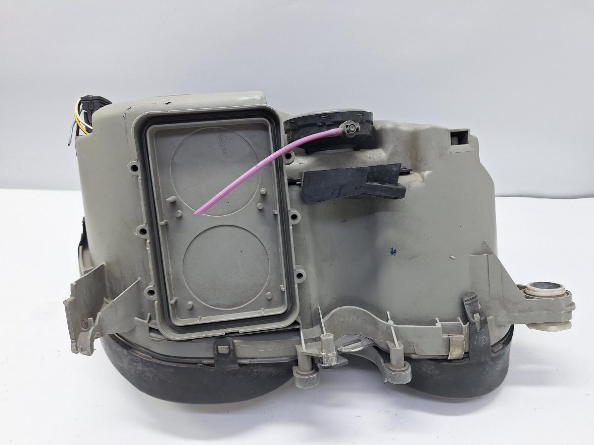 Far stanga MERCEDES-BENZ E-CLASS II W210 1995 - 2003 2.2 E 200 CDI OM 611.961 HELLA 150607-00