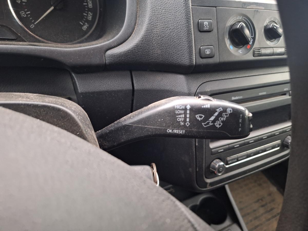 Maneta stergatoare lampa de semnalizare cu BC SKODA FABIA Combi 545 2007 - 2014 1.6 TDI CAYB