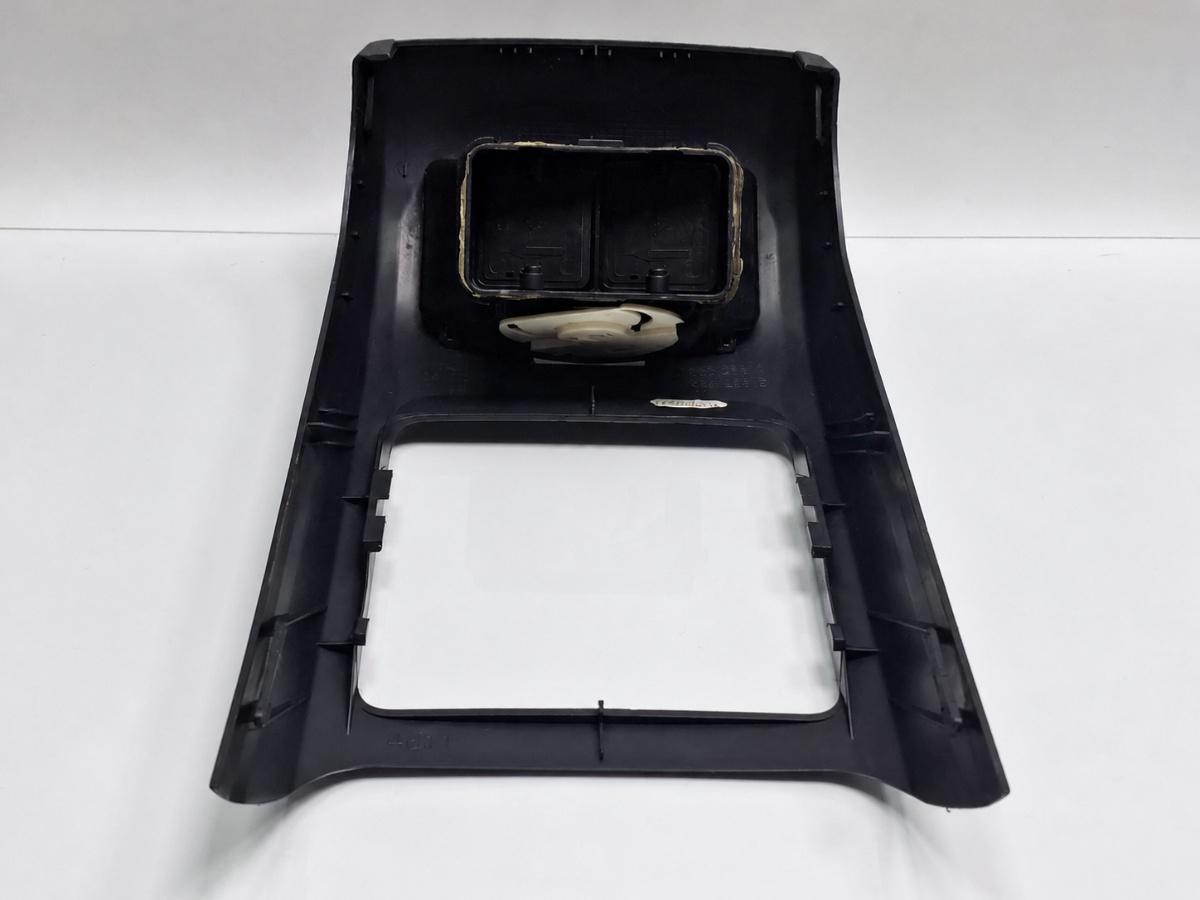 Grila de ventilatie spate VOLKSWAGEN GOLF VI 5K1 2008 - 2013, VOLKSWAGEN GOLF VI 5K1_ 2008 - 2012 1.6 TDi BlueMotion CAYC 1K0819203