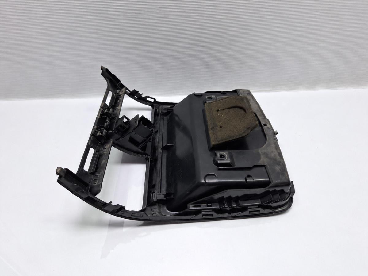 Grila aer centrala bord VOLKSWAGEN GOLF V 1K1 2003 - 2009 1.9 TDI BKC, BLS, BXE 1K0819743B