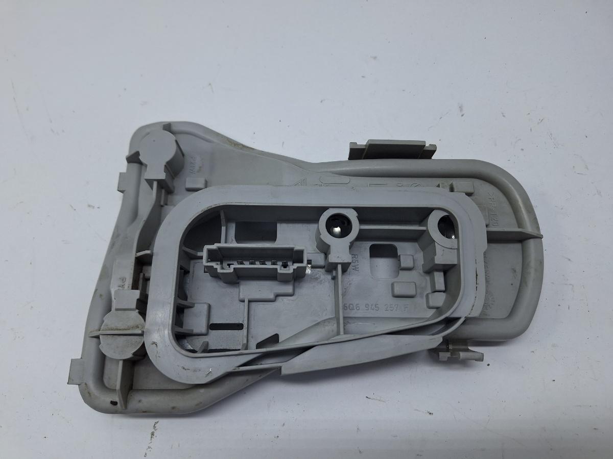 Soclu suport becuri stop stanga spate VOLKSWAGEN POLO 9N3 2005 - 2009 FACELIFT 6Q6945257F