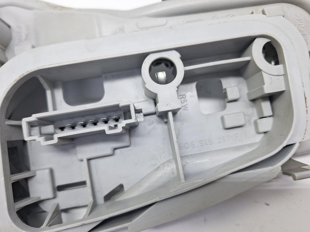 Soclu suport becuri stop stanga spate VOLKSWAGEN POLO 9N3 2005 - 2009 FACELIFT 6Q6945257F