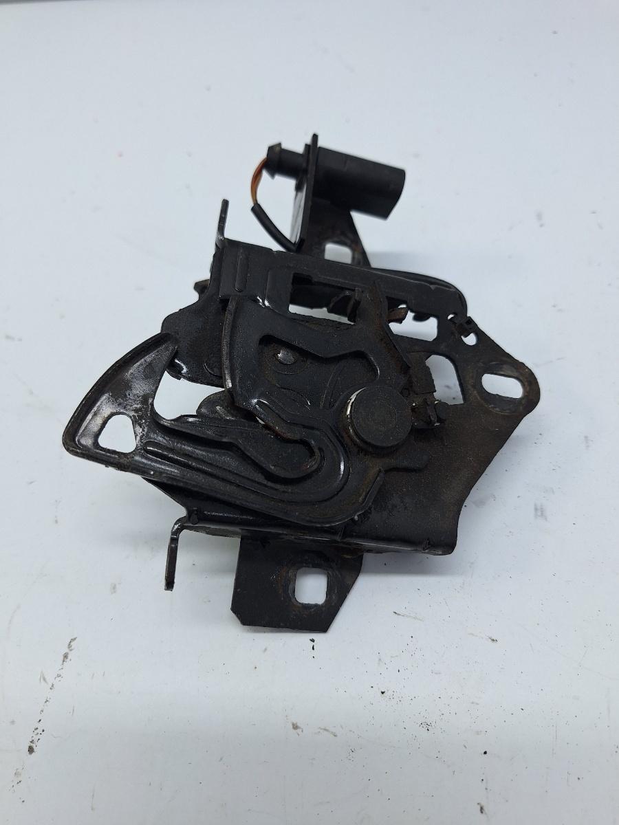 Inchizatoare capota motor VOLKSWAGEN PASSAT Variant 3B6 2000 - 2005 1.9 TDI AVF, AWX 3B0823509R