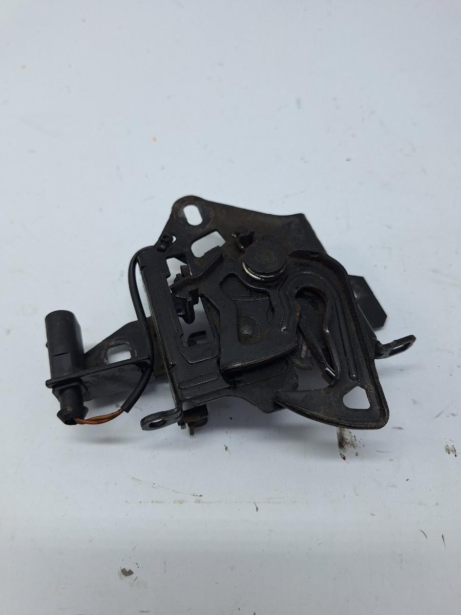 Inchizatoare capota motor VOLKSWAGEN PASSAT Variant 3B6 2000 - 2005 1.9 TDI AVF, AWX 3B0823509R