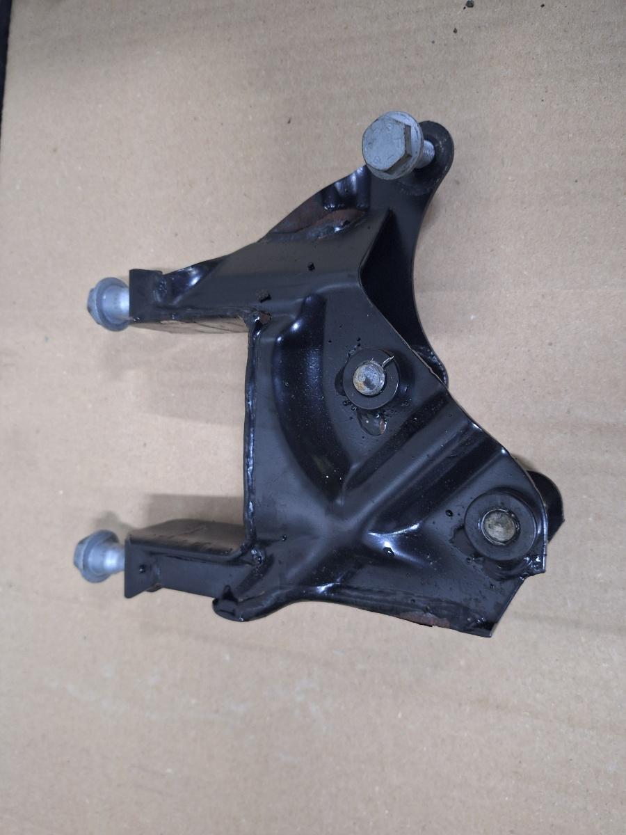 Suport tampon cutie de viteze SKODA FABIA Combi 545 2007 - 2014 1.4 TDI BMS, BNV 6Q0199111R
