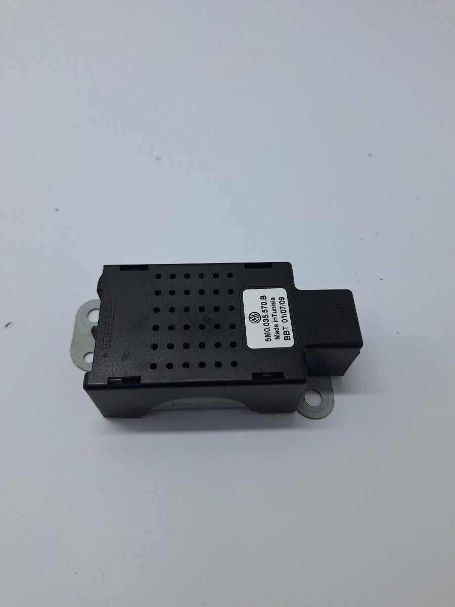 Antena GPS dreapta spate VOLKSWAGEN GOLF VI 5K1 2008 - 2013 1.4 CGGA, VOLKSWAGEN GOLF VI 5K1_ 2008 - 2012 1.6 TDi BlueMotion CAYC VAG 5M0035570B