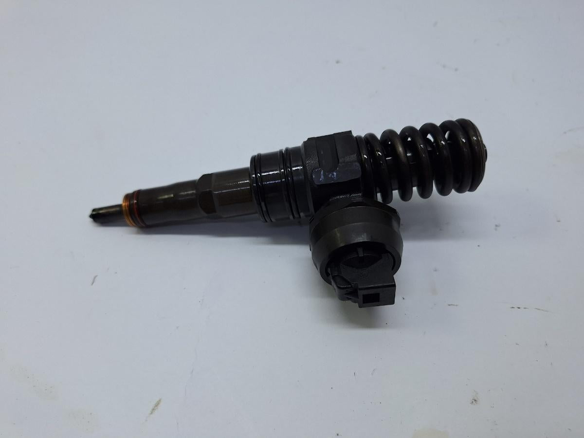 Injector combustibil SKODA OCTAVIA 1Z3 2004 - 2007 1.9 TDI BJB, BKC, BXE BOSCH 0414720215 038130073AG
