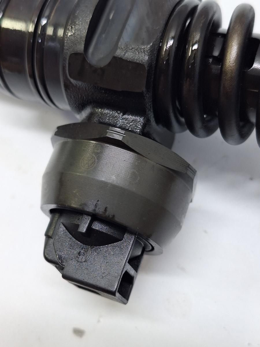 Injector combustibil SKODA OCTAVIA 1Z3 2004 - 2007 1.9 TDI BJB, BKC, BXE BOSCH 0414720215 038130073AG
