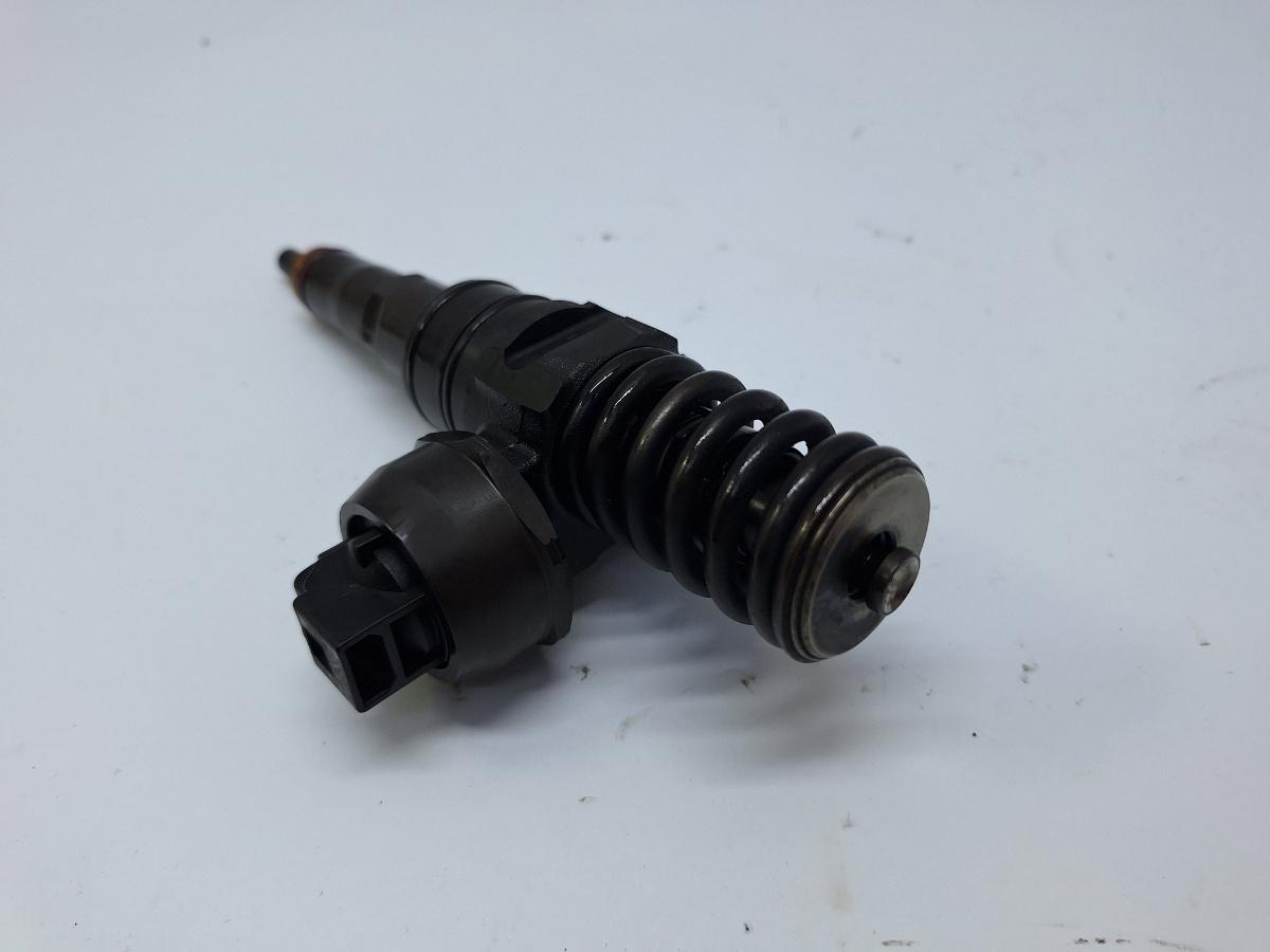 Injector combustibil VOLKSWAGEN GOLF V 1K1 2003 - 2009 1.9 TDI BKC, BLS, BXE BOSCH 0414720215 038130073AG