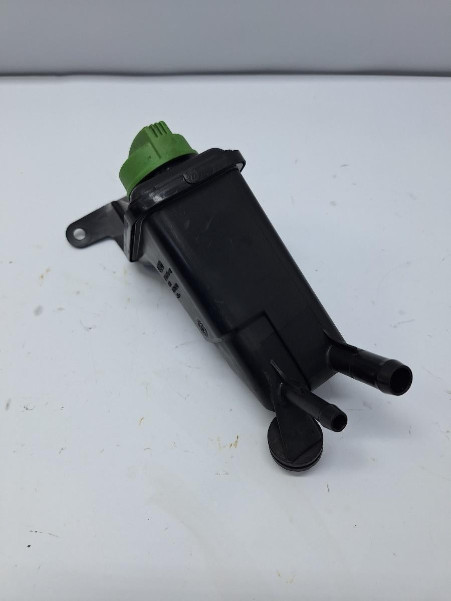 Rezervor lichid servodirectie AUDI A4 II 8E2, B6 2000 - 2005 1.9 TDI AVB, AUDI A4 III 8EC, B7 2004 - 2008 2.0 TDI BPW, AUDI A4 III Avant 8ED, B7 2004 - 2008 1.9 TDI BKE, BRB VAG (8E2)978 8E0422373
