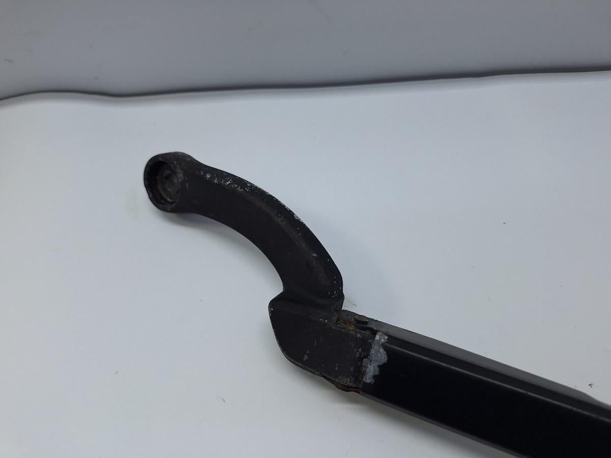 Brat stergator parbriz stanga AUDI A4 II 8E2, B6 2000 - 2005 1.9 TDI AVB, AUDI A4 III 8EC, B7 2004 - 2008 2.0 TDI BPW, AUDI A4 III Avant 8ED, B7 2004 - 2008 1.9 TDI BKE, BRB 8E1955407A