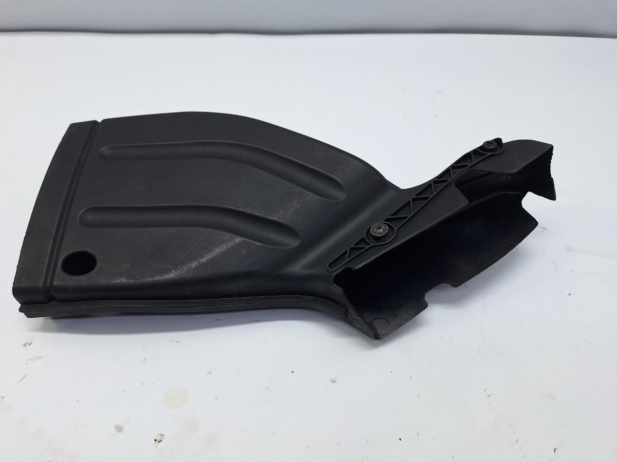 Furtun admisie aer AUDI A4 II 8E2, B6 2000 - 2005 1.9 TDI AVB, AUDI A4 III 8EC, B7 2004 - 2008 2.0 TDI BPW 8E0129618D