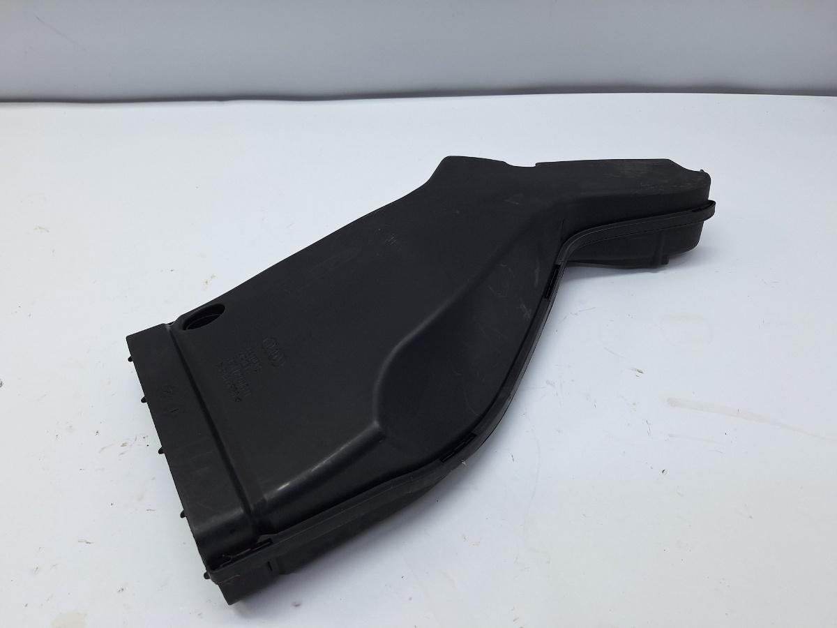 Furtun admisie aer AUDI A4 II 8E2, B6 2000 - 2005 1.9 TDI AVB, AUDI A4 III 8EC, B7 2004 - 2008 2.0 TDI BPW 8E0129618D