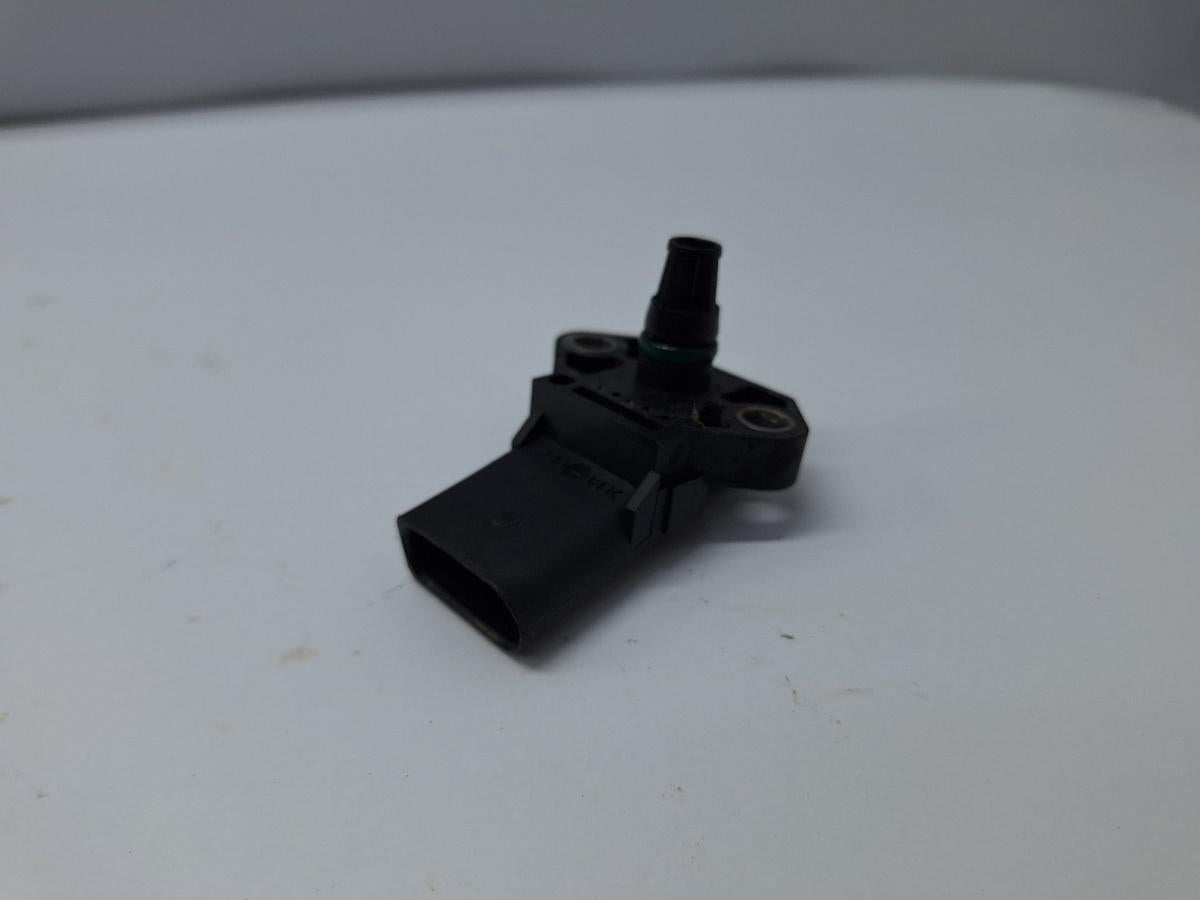 Senzor presiune turbo AUDI A4 II 8E2, B6 2000 - 2005 1.9 TDI AVB, VOLKSWAGEN PASSAT 3B3 2000 - 2005 1.9 TDI AVB, AUDI A4 II Avant 8E5, B6 2000 - 2005 2.5 TDI quattro AKE, BAU, BDH BOSCH 0281002399 038906051B