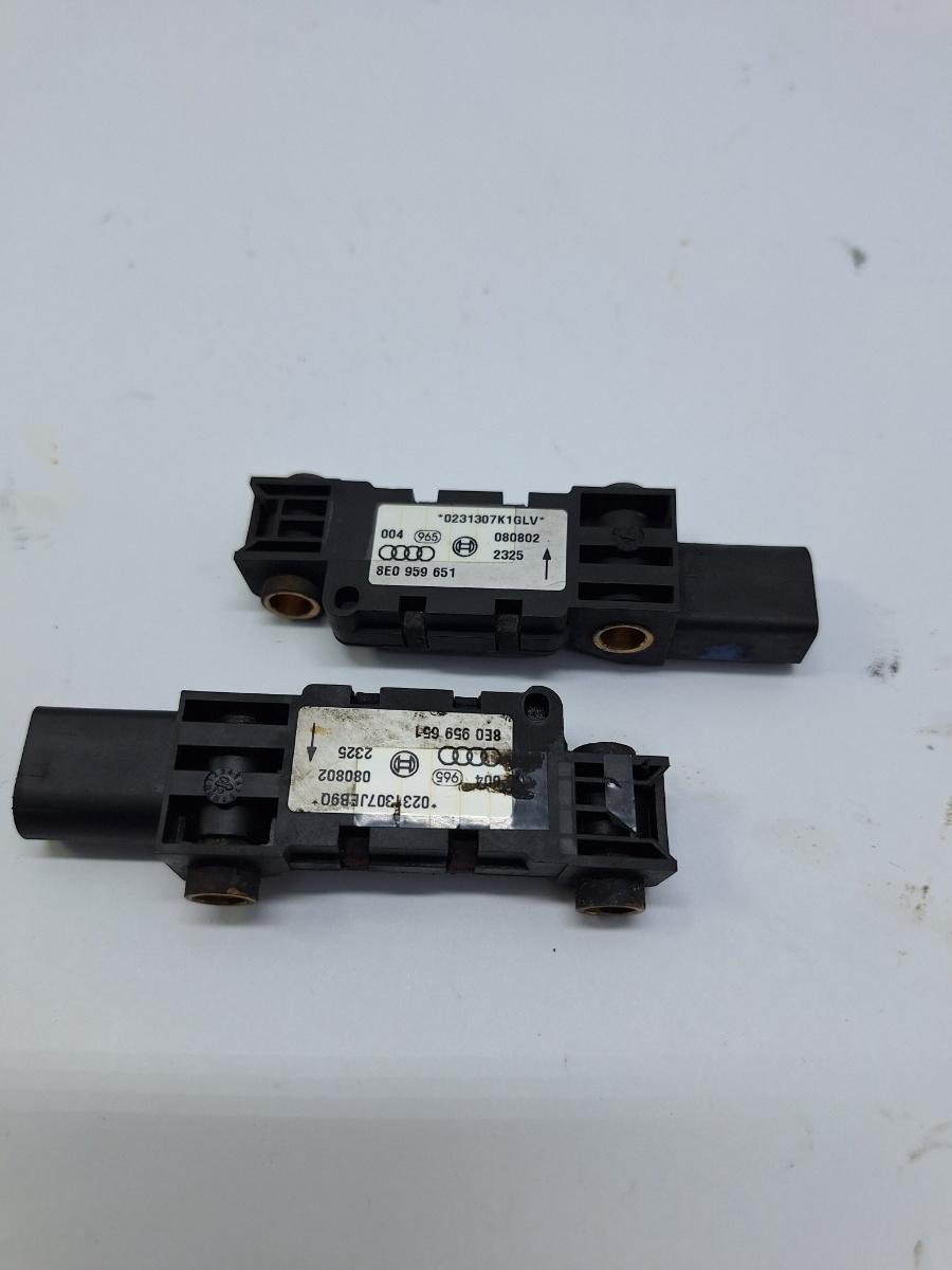Senzor de impact airbag AUDI A4 II 8E2, B6 2000 - 2005 1.9 TDI AVB, AUDI A4 III 8EC, B7 2004 - 2008 2.0 TDI BPW 8E0959651